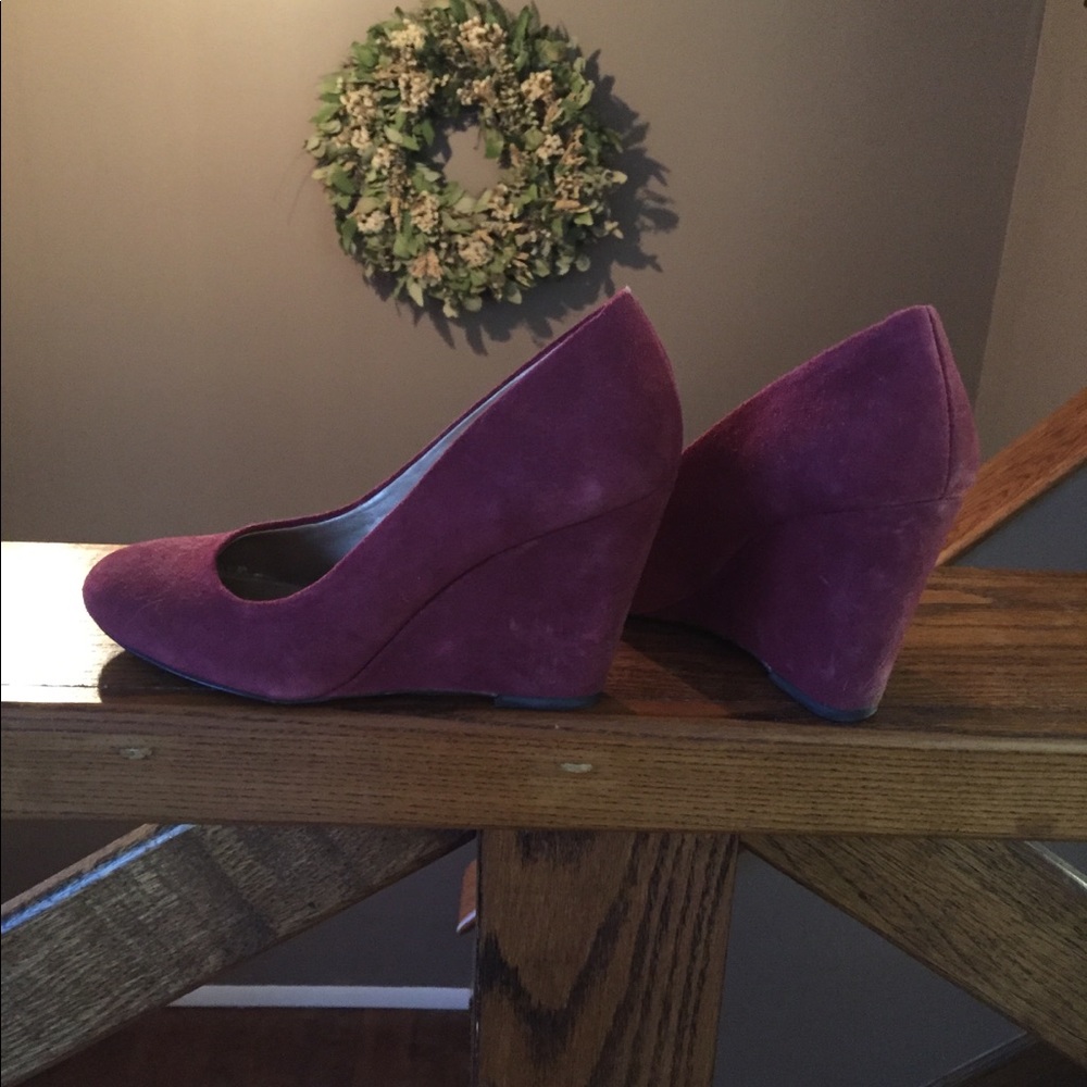 Maroon / burgundy wedges